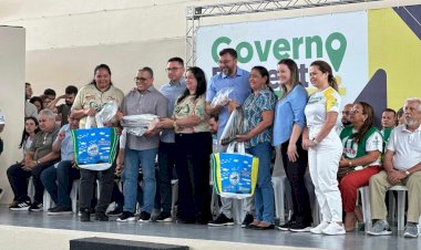 Governo Presente: ADS realiza edição especial da Feira de Produtos Regionais e beneficia instituições com entrega de peixes