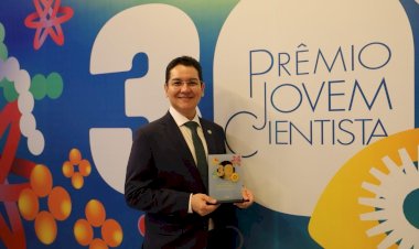 Reconhecimento nacional: pró-reitor da UEA recebe Prêmio Jovem Cientista por impacto acadêmico e inovação científica