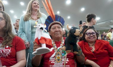 Davi Kopenawa destaca mestrado de três indígenas Yanomami e define conquista como marco histórico para o Brasil