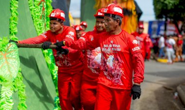 Boi Garantido inicia processo de translado das alegorias para o Festival de Parintins 2025