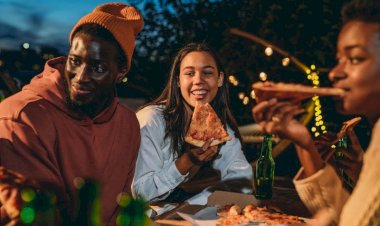 Amizade e paquera: Por que os amigos são os melhores cupidos do Tinder?