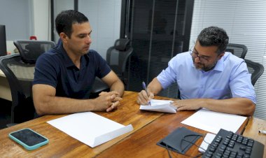 Governador Wilson Lima anuncia pavimentação da estrada de acesso ao porto de Fonte Boa e revitalização de estádio em Japurá