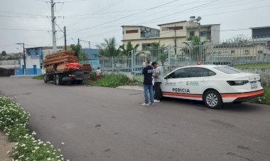Detran-AM flagra caminhão com carga deslocada e evita possível acidente na zona norte de Manaus