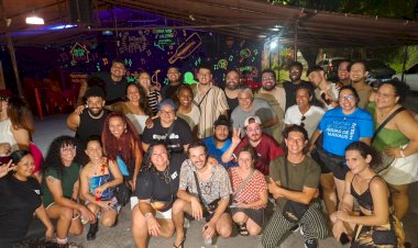 Em época natalina, cantar é um dos melhores remédios para a alma! karaokê ajuda na saúde mental e física dos moradores da cidade de Manaus