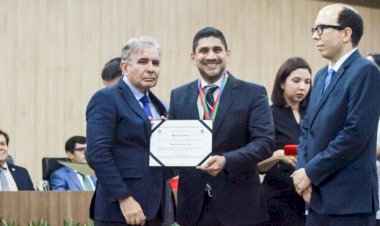 Secretário da Sedel, Diego Américo é homenageado com Medalha do Mérito Acadêmico da ESMAM