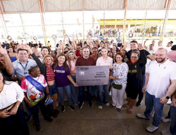 Na véspera do Dia das Mães, governador Roberto Cidade entrega 983 cartões do Auxílio Estadual para mulheres da capital