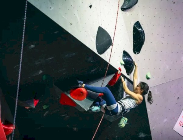 Marina Dias vence etapa da Copa do Mundo de paraescalada nos EUA