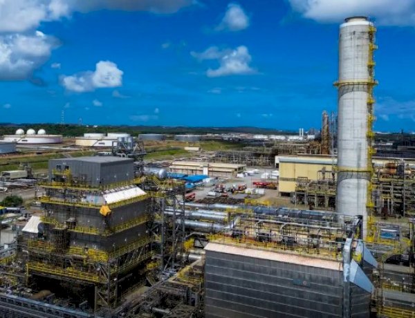 Refinarias da Petrobras operam com mais de 100
