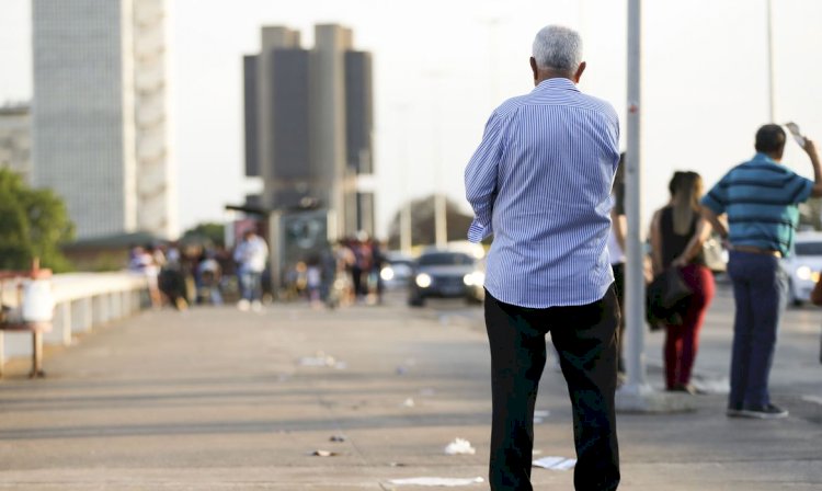 Inflação para idosos acumula taxa de 4% em 12 meses, diz FGV