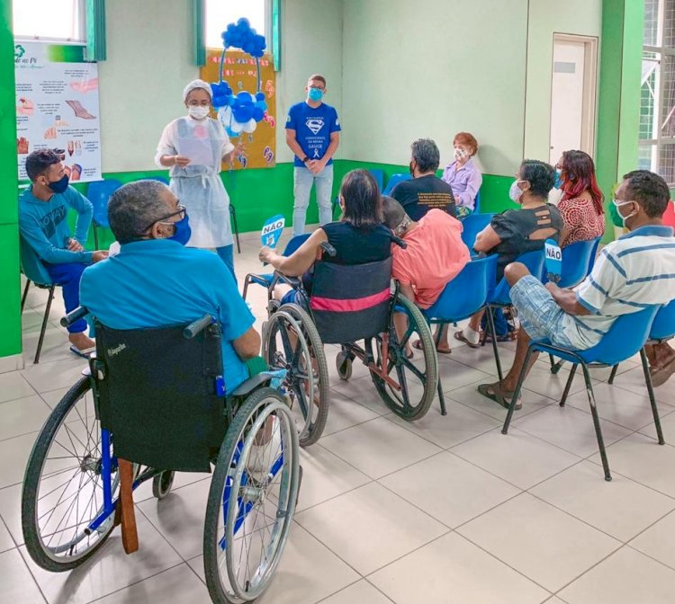 Pacientes portadores do diabetes participam de atividades educativas focadas no tratamento e controle da doença