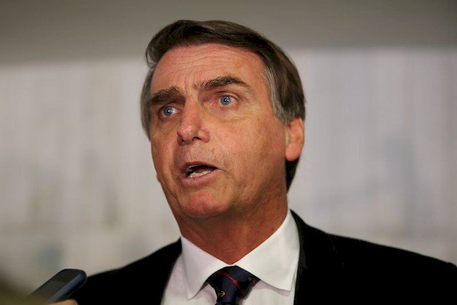 Bolsonaro sanciona lei que define visão monocular como deficiência