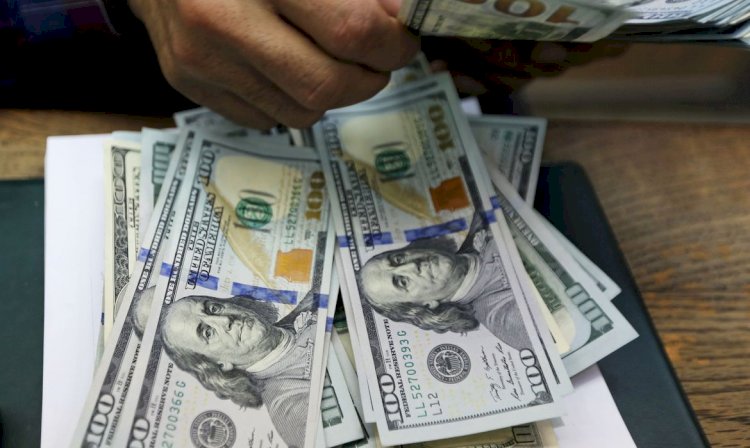 Dólar fica praticamente estável e fecha vendido a R$ 5,41