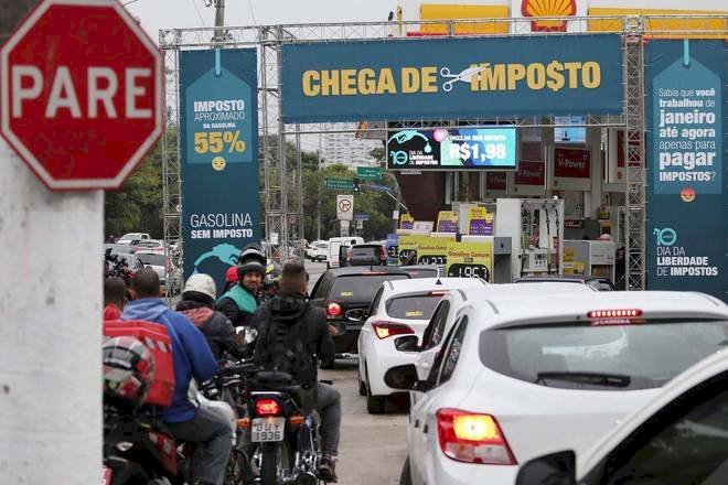 Mais de 2 mil litros de gasolina serão vendidos com até 50% do valor no Amazonas, durante a 10º edição do Dia Livre de Imposto 2021