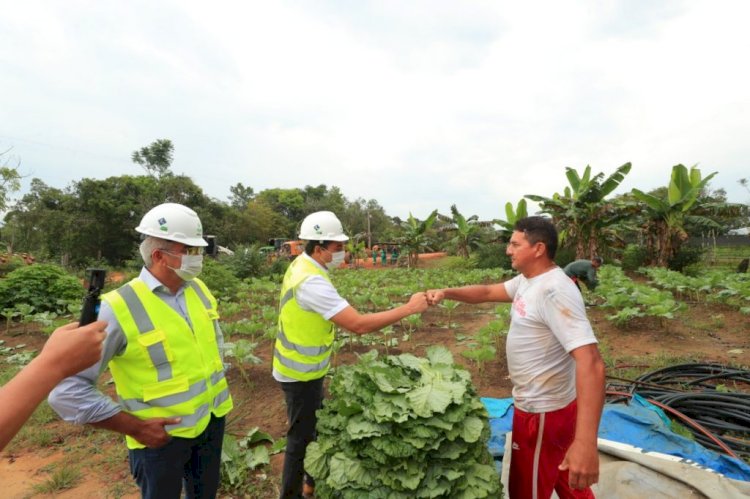 Governador Wilson Lima vistoria obra de pavimentação de ramais em Iranduba