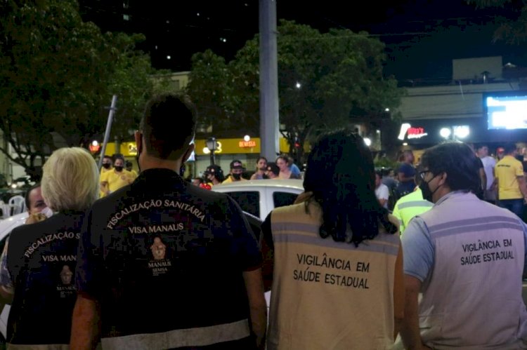 CIF encerra festa com 500 pessoas e autua estabelecimentos na véspera de feriado