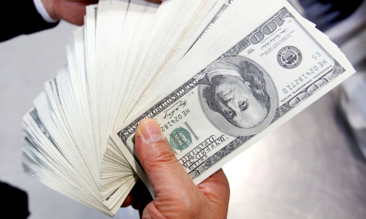 Dólar fecha com maior alta desde abril, custando R$ 5,537