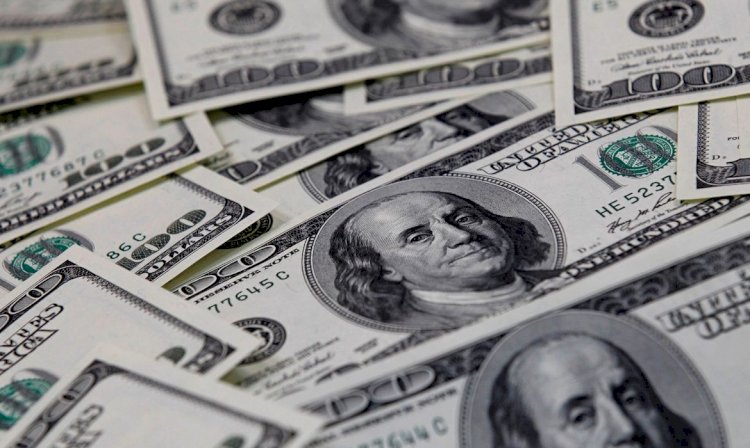 Dólar volta a fechar acima de R$ 5,50 com tensões no exterior