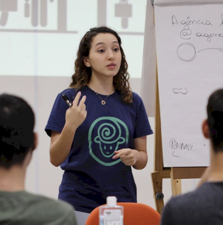 Na Martha Falcão, fundadora da Agência Lã realiza palestra sobre empreendedorismo e desafios de mercado