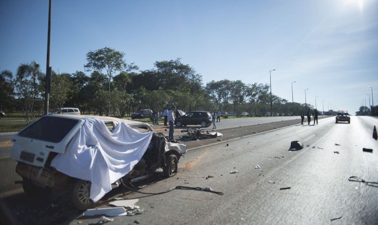 Em 2021, 5 mil pessoas morreram em 64 mil acidentes de carro