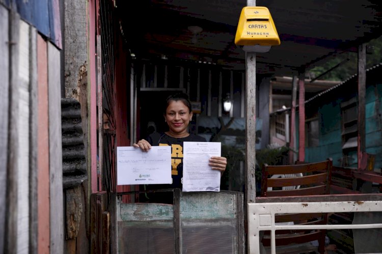 “Vamos poder criar os filhos da gente num lugar melhor”, comemora moradora da Comunidade da Sharp beneficiada pelo Prosamin+