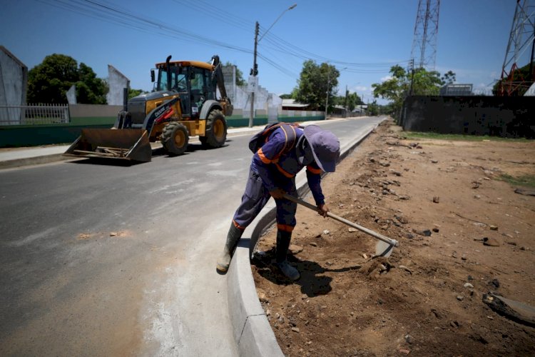 Em Novo Airão, obras do Governo do Estado no sistema viário alcançam 60?conclusão