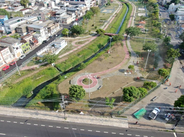 Prefeitura de Manaus realiza mutirão de limpeza na praça Desembargador Paulo Jacob, no Centro