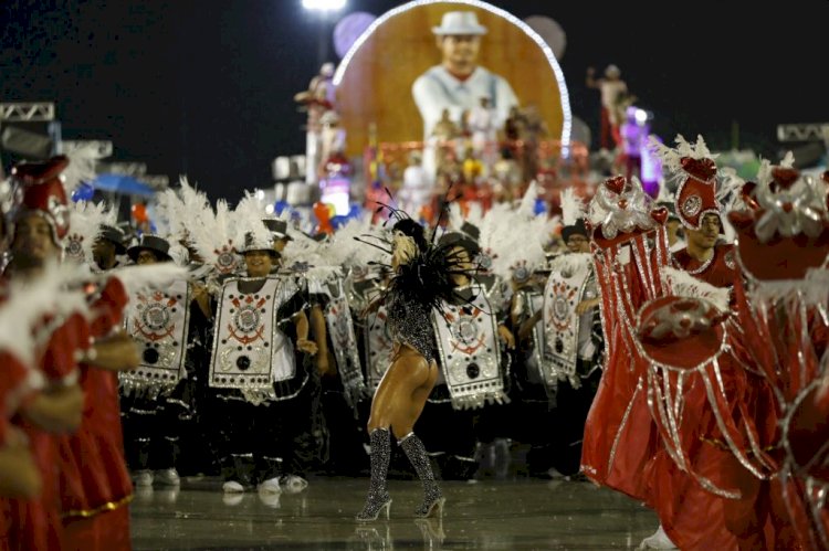 Escolas de samba do grupo de acesso A marcam a segunda noite de desfiles no Sambódromo