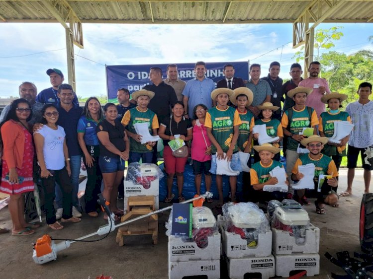 Em Barreirinha, Idam beneficia agricultores familiares com investimento na forma de custeio e implementos para atividade rural