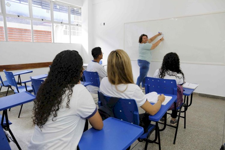 Governo do Amazonas reafirma compromisso com educadores e realiza pagamento de progressões verticais