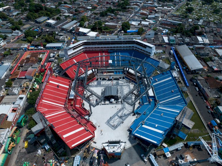 Parintins 2023: Governo do Amazonas conclui montagem do palco da Festa dos Visitantes