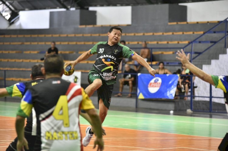 Taça Manaus de Handebol Master reúne 300 atletas no Ginásio Renné Monteiro