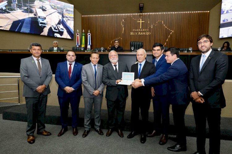 Adjuto Afonso protagoniza homenagem a Virrosas pelos 110 anos de contribuição na geração de emprego e renda no Amazonas