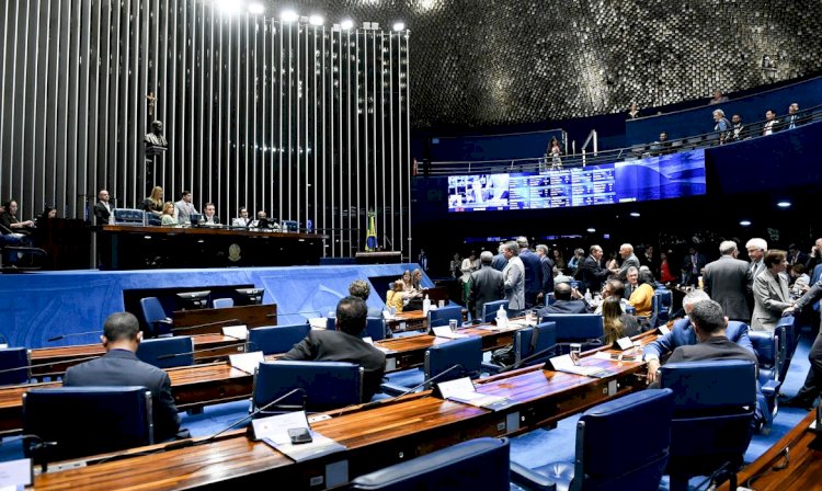 Senado aprova MP que aumenta salário mínimo e amplia isenção do IR