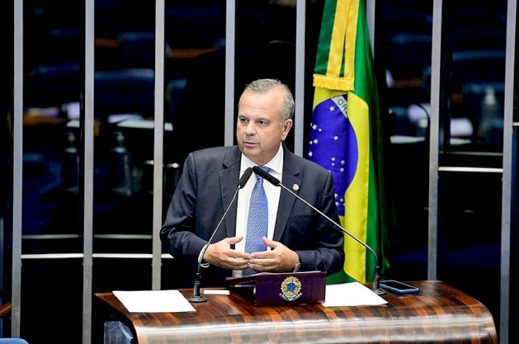 Senador vai ao TCU contra Lula por fim de sigilo do cartão corporativo