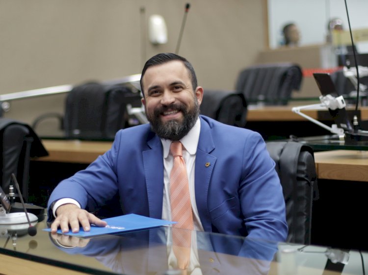 Deputado Dr. George Lins fortalece educação no Amazonas com leis de sua autoria