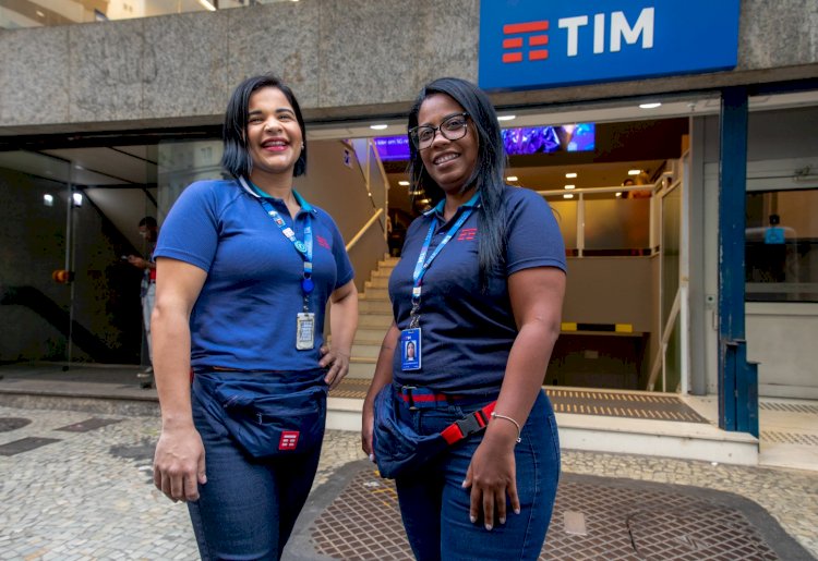 Lojas da TIM em todo o Brasil são pontos de conexão para mulheres em situação de risco; no Amazonas são duas lojas