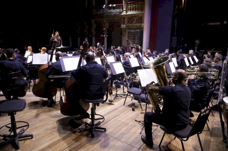 Teatro Amazonas recebe show, espetáculo de balé e concerto na programação desta semana