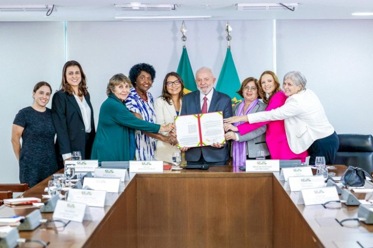 Presidente Lula sanciona lei que fortalece o combate integrado à violência doméstica e familiar contra a mulher