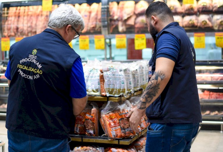 Procon-AM autua supermercado por venda de 40kg de alimentos impróprios para consumo