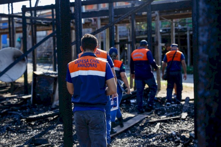 Governo do Amazonas presta assistência às famílias atingidas por incêndio em Nhamundá