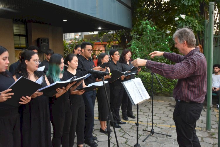 Madrigal Amazonas da UEA realiza espetáculos em homenagem ao poeta Mário Quintana e aos Beatles