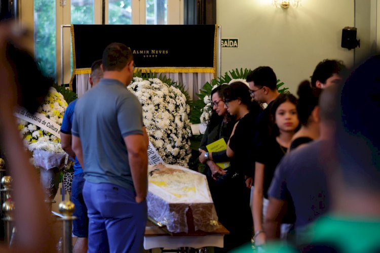 Velório do escritor Márcio Souza acontece no Centro Cultural Palácio Rio Negro