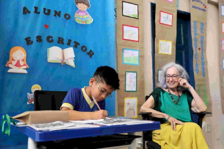 Escola estadual promove Semana Literária e roda de conversa com a escritora Leyla Leong