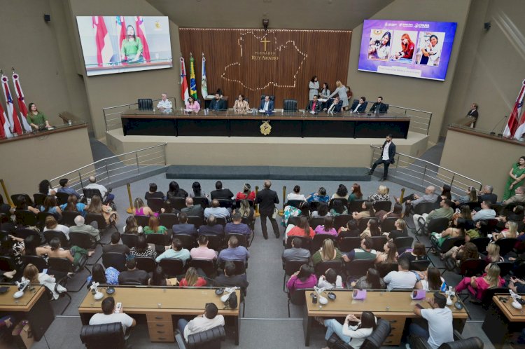 Primeira médica veterinária da Aleam, deputada Joana Darc realiza Sessão Especial em homenagem ao Dia do Médico Veterinário