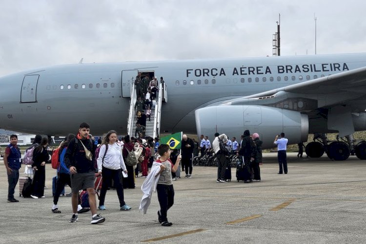 Quinto voo de repatriação pousa em São Paulo. Operação soma 1.105 brasileiros e familiares resgatados do Líbano