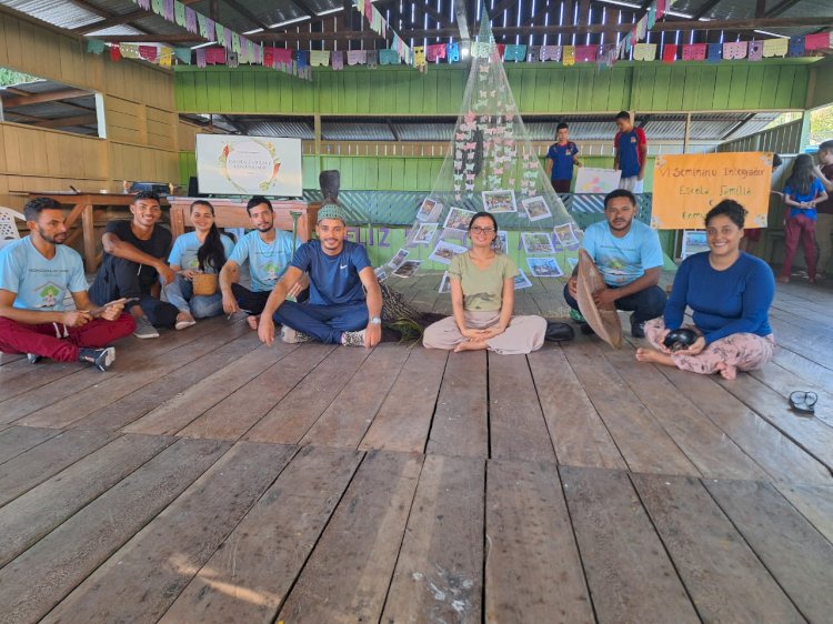 Professores formados na floresta são contratados para atuar em suas comunidades