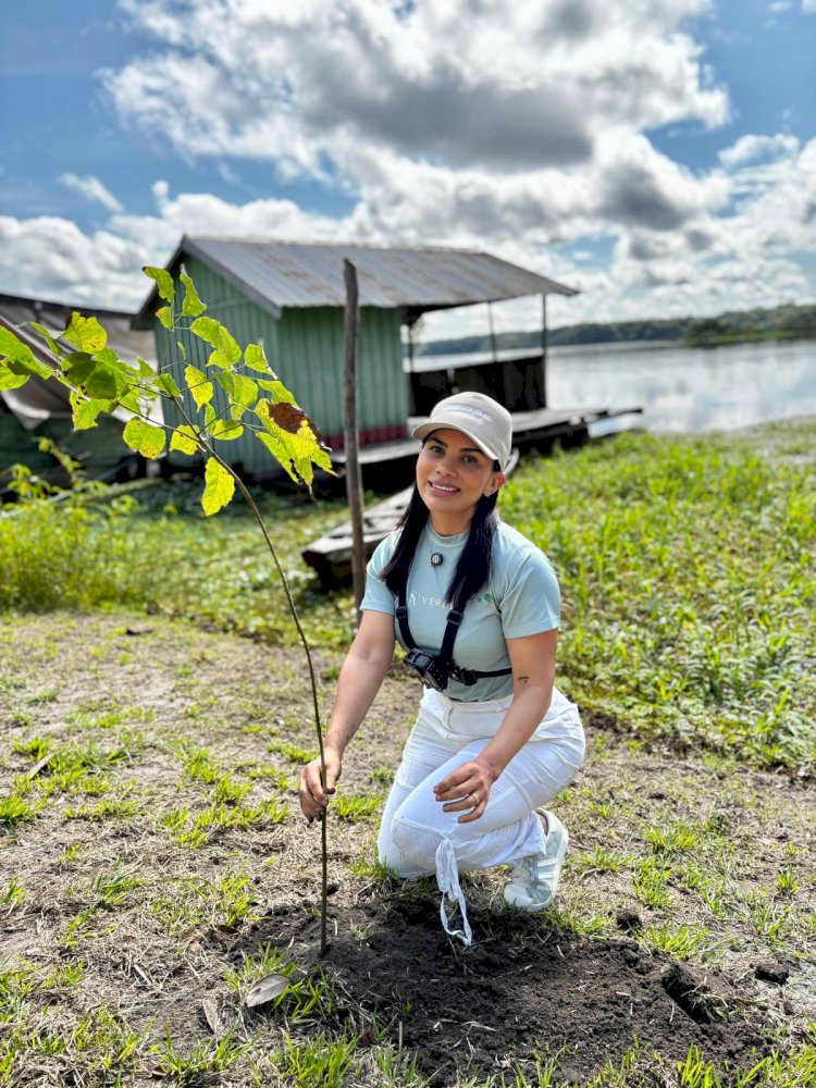 Salão de beleza planta mais de 100 mudas em comunidade ribeirinha no Amazonas