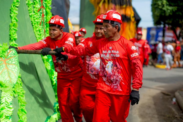 Boi Garantido inicia processo de translado das alegorias para o Festival de Parintins 2025