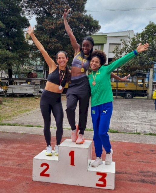 Pódio no Equador: Jaíny conquista o bronze em evento internacional de atletismo