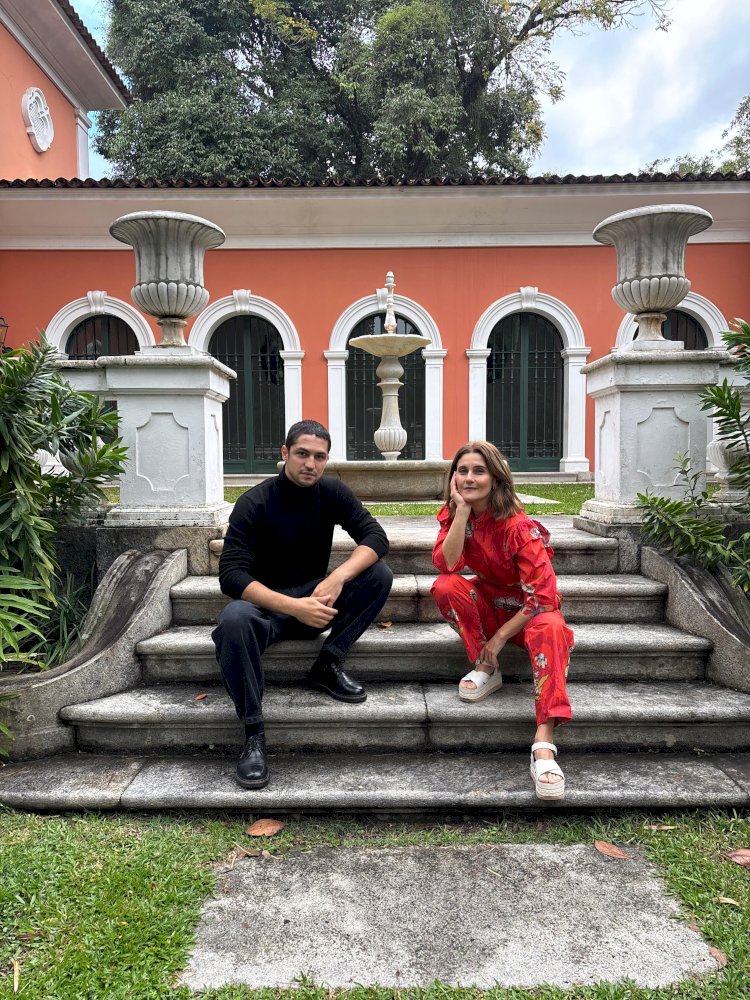 Simone Zuccolotto e Gabriel Leone comandam a transmissão ao vivo do Prêmio Grande Otelo no Canal Brasil